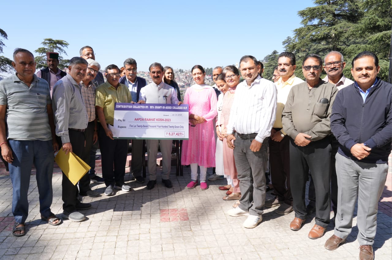 Chief Minister's classmates contributed to the disaster relief fund